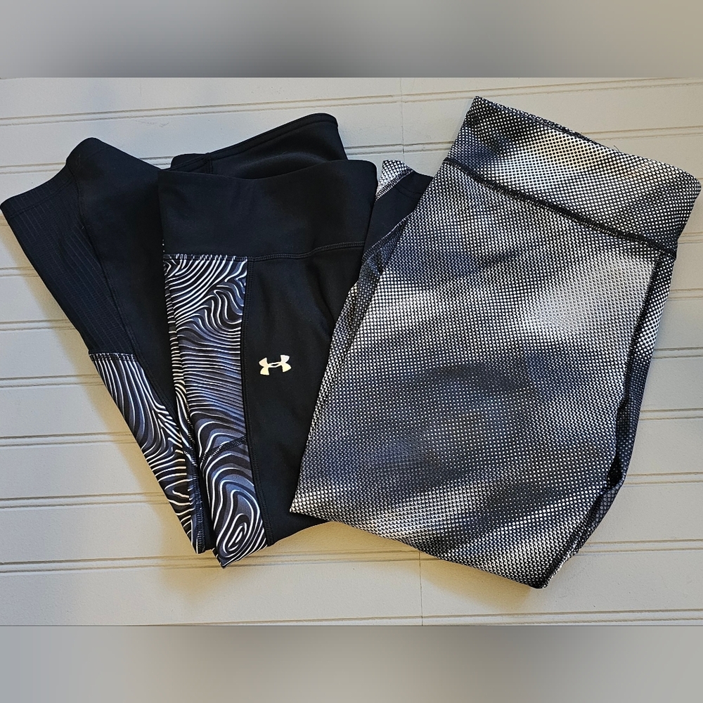 2 Pairs •UNDER ARMOUR• CROPPED LEGGINGS Size Large